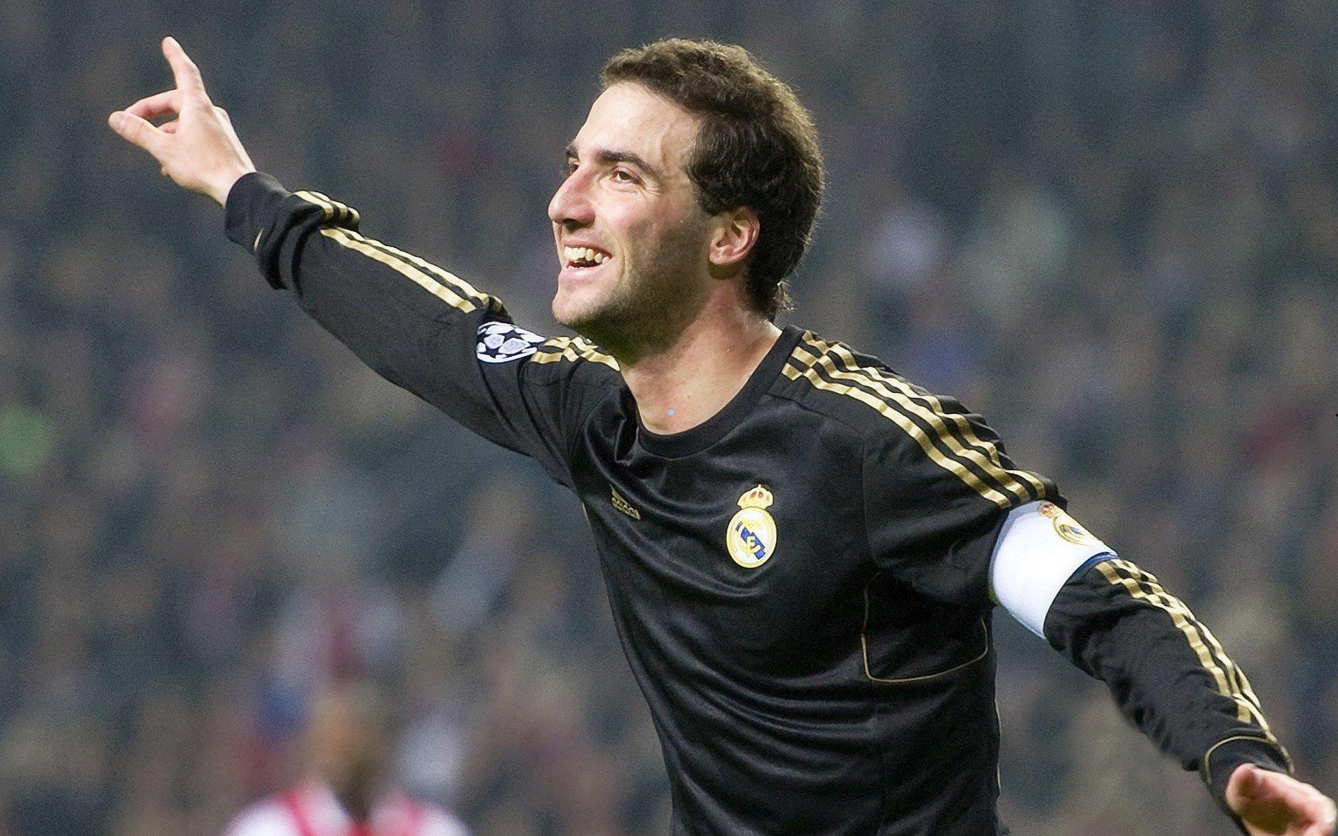 疯狂夜！米兰1-0登顶，C罗哑火落败，朗斯5-2狂胜